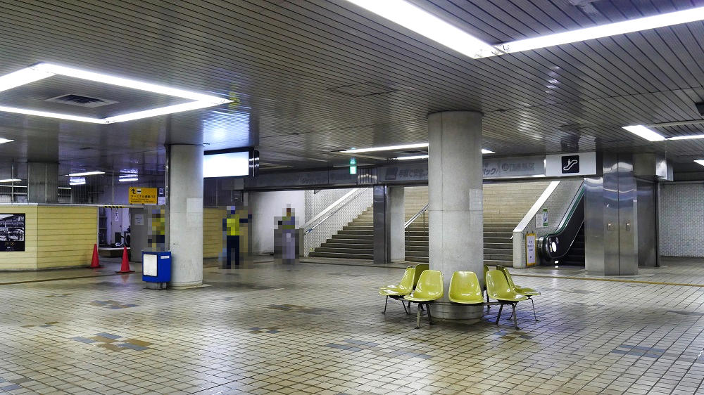 東成田駅のロビー